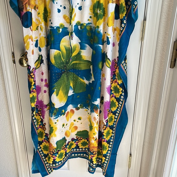 NWT AMERICAN LEISURE COLORFUL FLORAL PRINT CAFTAN ONE SIZE - Picture 2 of 9